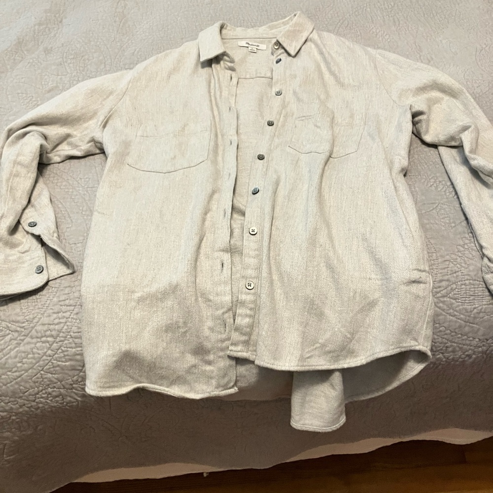 Casual Light Gray Button-Up Shirt